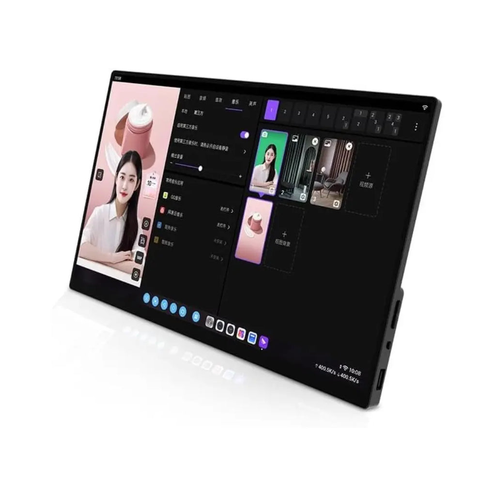 Seitenansicht des Cadothy Director Console Pads: Das 14,1 Zoll Touch-Display zeigt die aktive Livestream-Software, während an der rechten Seite die USB-, HDMI- und Audio-Anschlüsse für externes Equipment deutlich sichtbar sind.