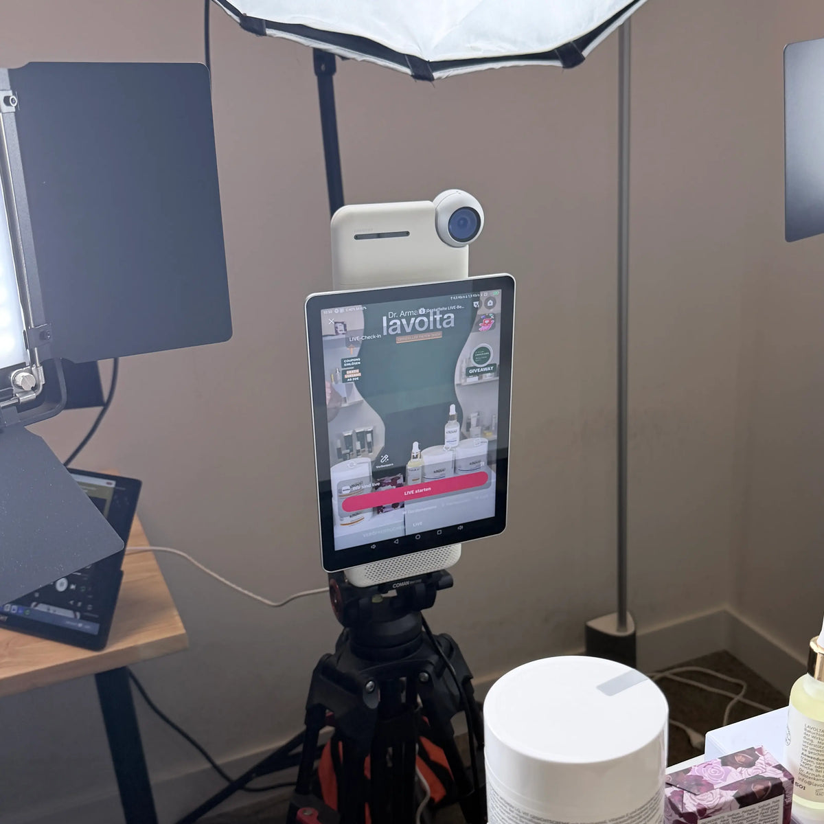 Blick hinter die Kulissen: Das Cadothy Kamera-Setup unserer Agentur bei der Produktion eines verkaufsstarken TikTok Live Shopping Events für E-Commerce-Marken.